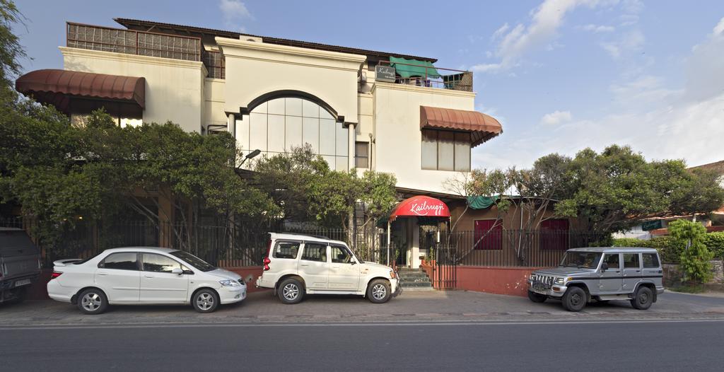 Kailrugji - A City Center Hotel Jaipur Bagian luar foto